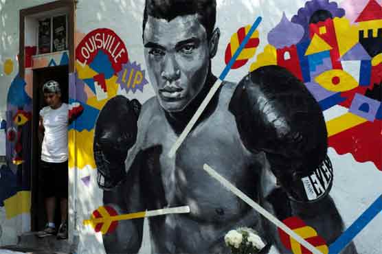 Ali family set for solemn trip home to Louisville