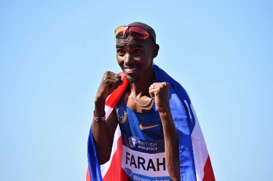 Athletics: Farah pays tribute to Ali in style
