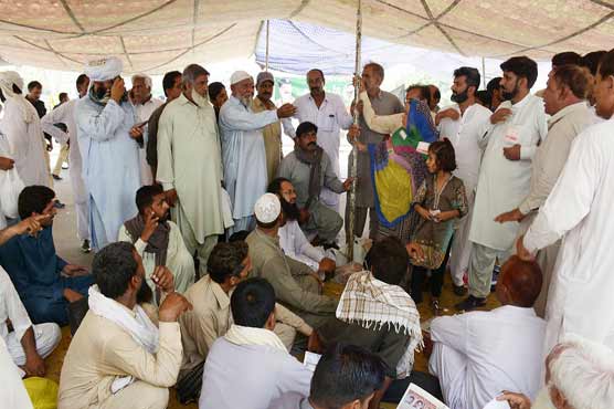 Lahore: Teachers call off protest after successful dialogue with govt