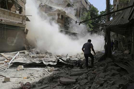 Russia-backed Syria regime bears down on key IS town