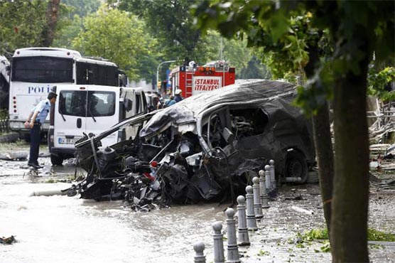 Car bomb targeting police in Istanbul kills 11, wounds 36
