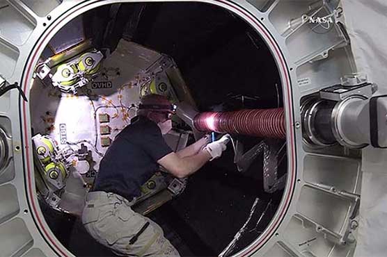 Astronauts enter inflatable room at space station