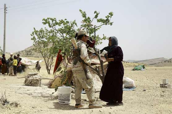 Thousands flee IS Syria stronghold as coalition closes in