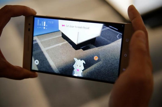 Lenovo looks beyond computers with slick new phones 