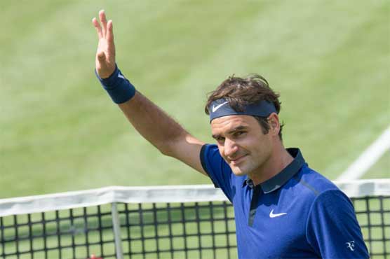 Tennis: Federer reaches Stuttgart last-eight, grabs new record