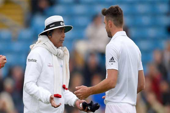 Anderson reprimanded over umpire clash