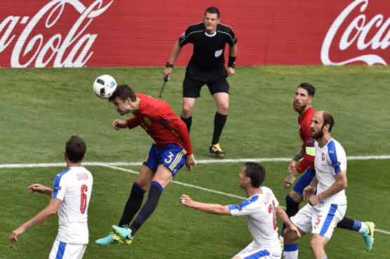 Football: Pique header beats resolute Czechs