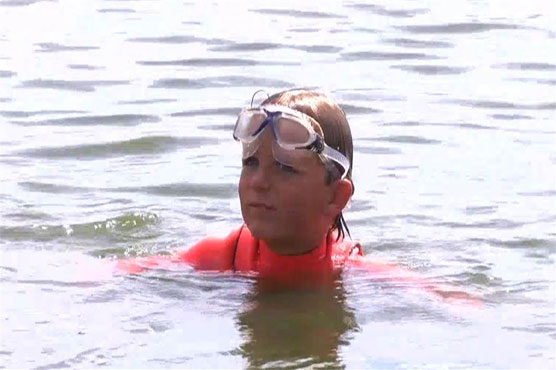 9-year-old boy swims to Alcatraz and back, breaking record