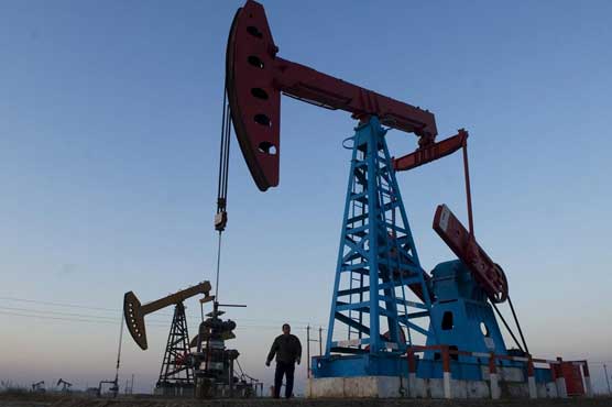 Oil dips in Asia on US supplies, Fed comments
