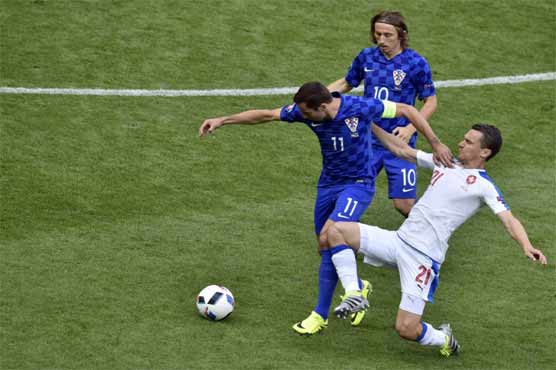 Football: Subs rescue Czechs in flare-hit draw with Croatia