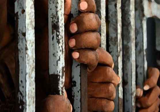 50 Saudis detained over 'un-Islamic' necklaces, haircuts