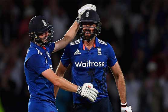 England's Plunkett seals stunning Sri Lanka tie