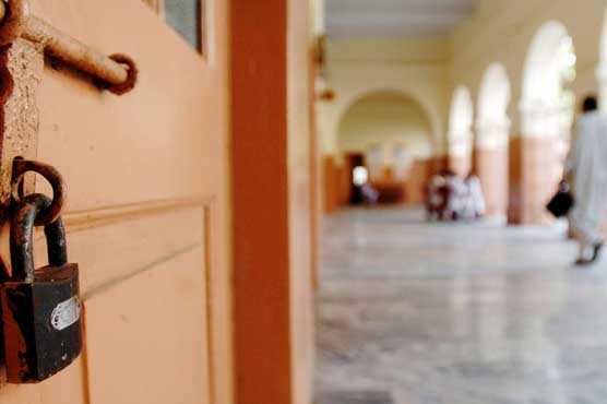 Litigants face issues after Karachi lawyers strike over Awais's abduction