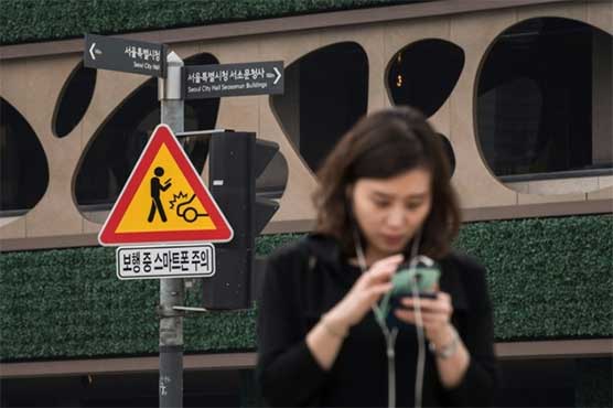 Heads up! Seoul launches campaign to keep smartphone users safe