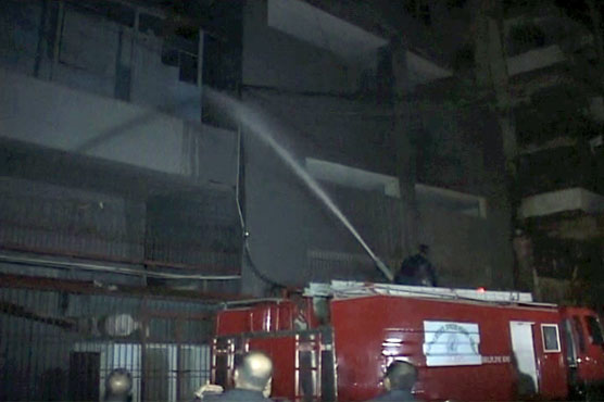 One killed as fire erupts in 11-storey building in Karachi