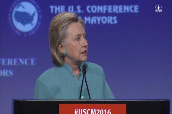 Clinton swipes at Trump over Brexit