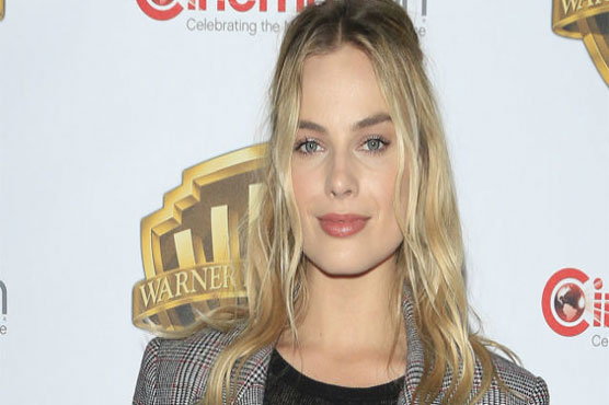 Robbie plays thoroughly modern 'Jane' in new 'Tarzan' film