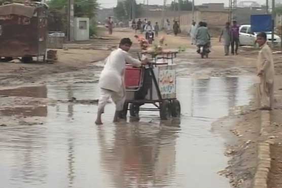 Sewage pipe wrecked for 24hrs awaits repair in Karachi's Quaidabad
