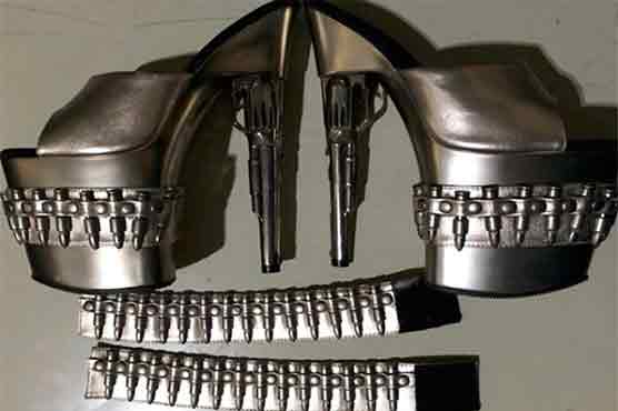 Maryland airport stops woman with gun-shaped heels