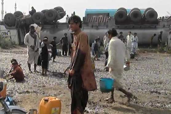 Cooking oil tanker turns turtle near Sukkur's Rohri
