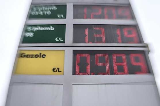 Low oil prices put strains on Gulf currency pegs