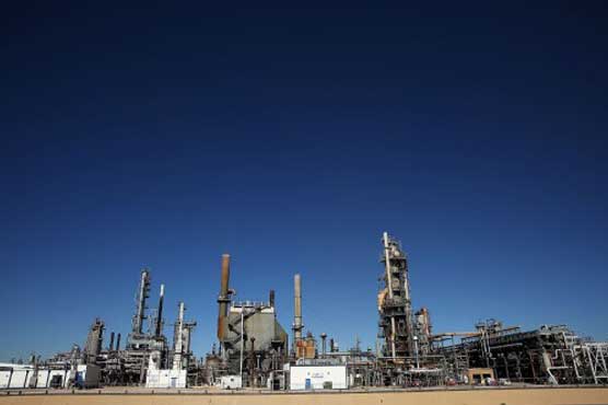 Oil prices extend gains in Asia