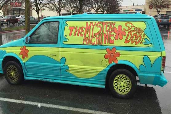 'Scooby Doo' like van escapes California police