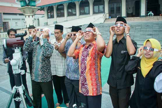 Solar eclipse begins sweeping across Indonesia