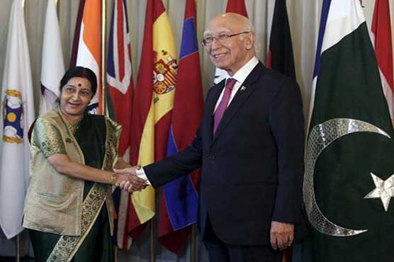 Sartaj Aziz, Sushma Swaraj informally meet in Nepal