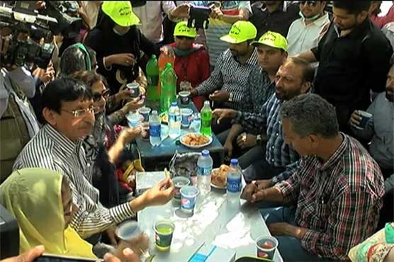 After cleaning KU, MQM leaders enjoy snacks