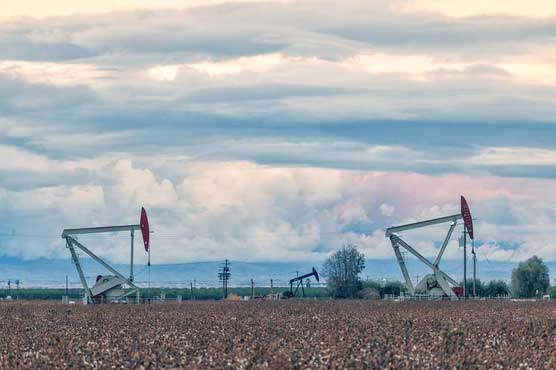 Oil prices climb on April producers meeting