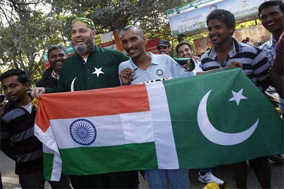 Rival India-Pakistan cricket fans switch sides on Facebook