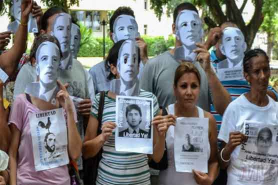Cuba frees 4 dissidents as gift to Obama opposition
