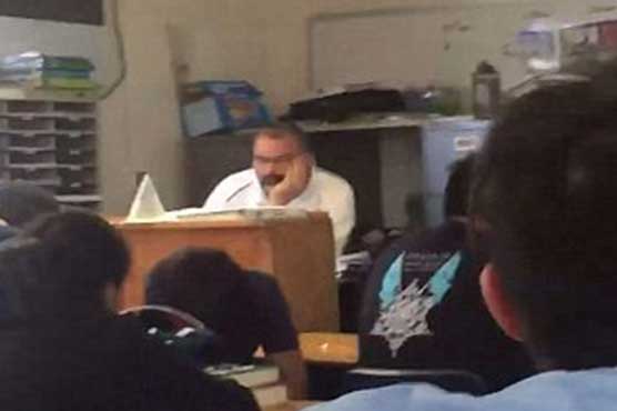 Students at US school catch teacher browsing inappropriate sites