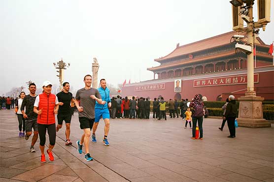 Facebook CEO enjoys smoggy Beijing run ahead of forum