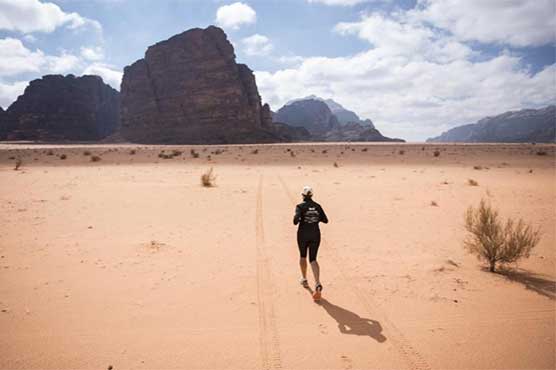 Runner aims to cover 1,000 miles in 7 deserts in 7 weeks