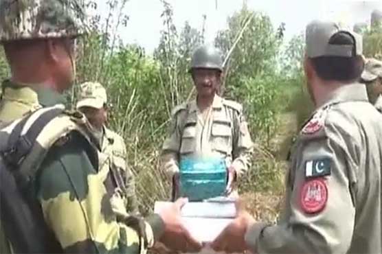 Pakistan Rangers, Indian BSF exchange sweets at border on Holi