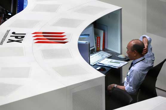 Tokyo stocks up by break on weak Yen