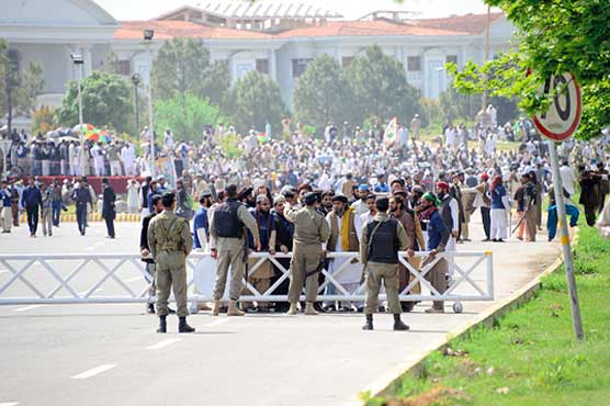 Qadri supporters' sit-in outside Parliament enters third day