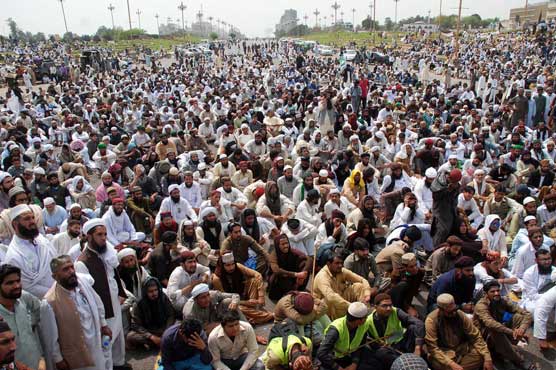 Nisar announces to evacuate D-Chowk from protestors today