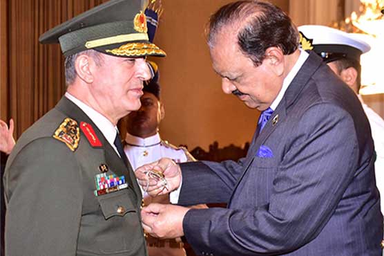 President Mamnoon presents Turkish Defence Chief with Nishan-e-Imtiaz