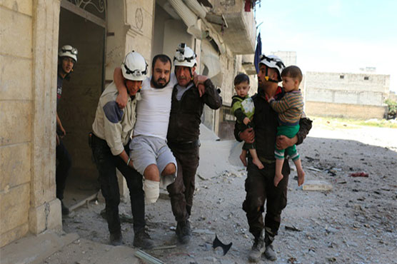 US demands Assad forces halt Aleppo strikes as residents flee 