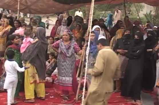 Faisalabad: Administration surrenders to protesting flat residents
