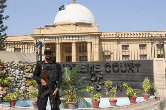 SC directs to remove billboards in Karachi in 15 days