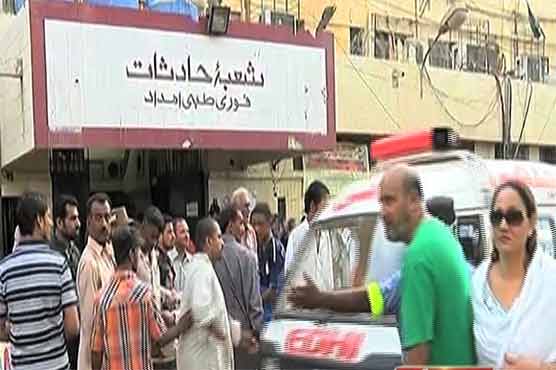 Lyari: 14 injured in Singo Lane cracker attack, 3 arrested