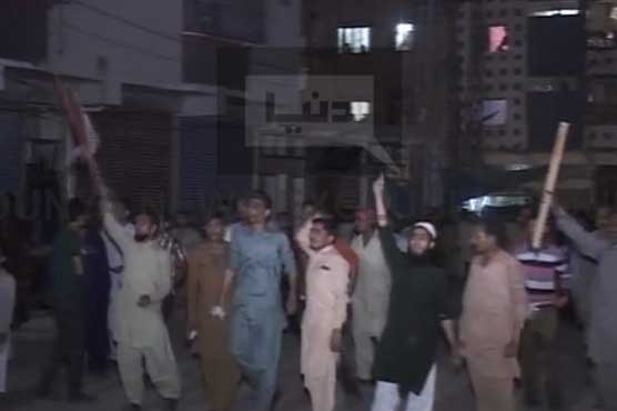 MQM, PSP workers confrontation; stones hurled at Kamal's cavalcade 