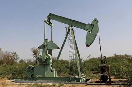 Oil traders cautious after plunge as Canada fires ease