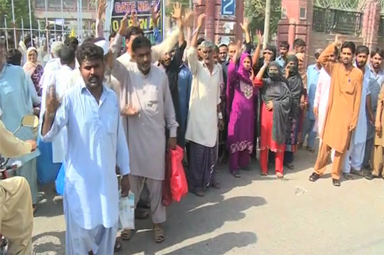 Patients protest against prolonged power outages in Nishtar Hospital Multan
