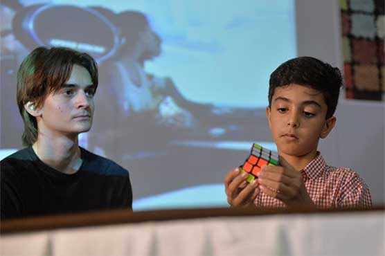 Hungary's Rubik's Cube champion dazzles Pakistani students