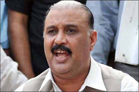 Faisalabad: PTI workers protest over Raja Riaz's inclusion in party